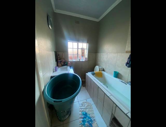 7 BEDROOM HOUSE FOR SALE IN SPRINGS CENTRAL